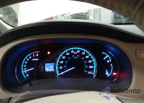 2013 Toyota Sienna Xle V6 8 Passenger z USA, uszkodzony, nr VIN 5TDYK3DC8DS358422